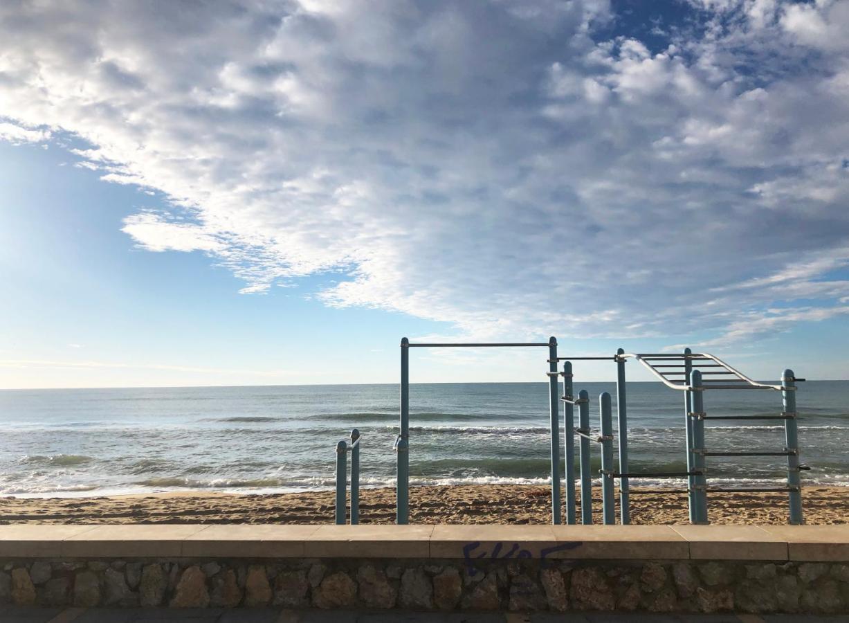 Lovely Seaside Apartment In Front Of Calafell Beach And Cunit Beach เซกูร์ เด กาลาเฟย์ ภายนอก รูปภาพ