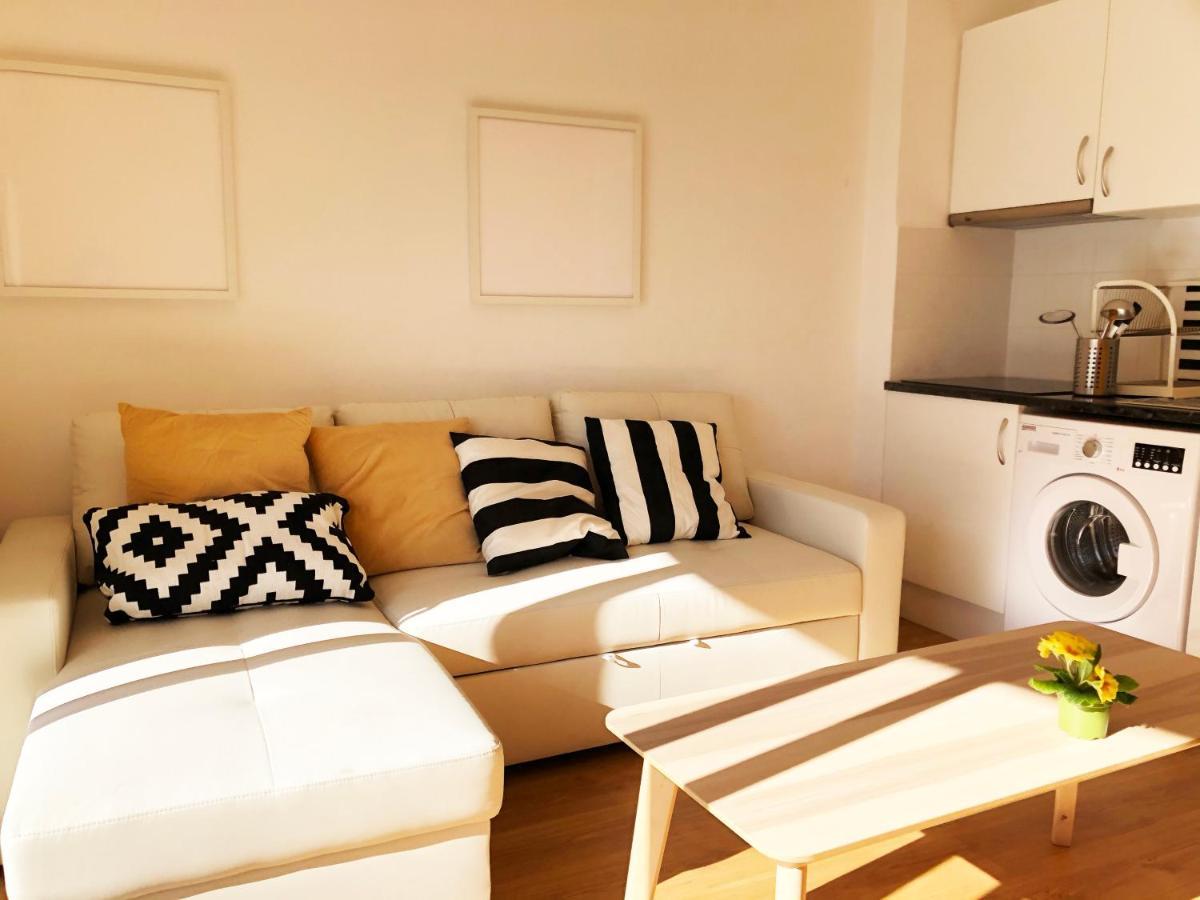 Lovely Seaside Apartment In Front Of Calafell Beach And Cunit Beach เซกูร์ เด กาลาเฟย์ ภายนอก รูปภาพ
