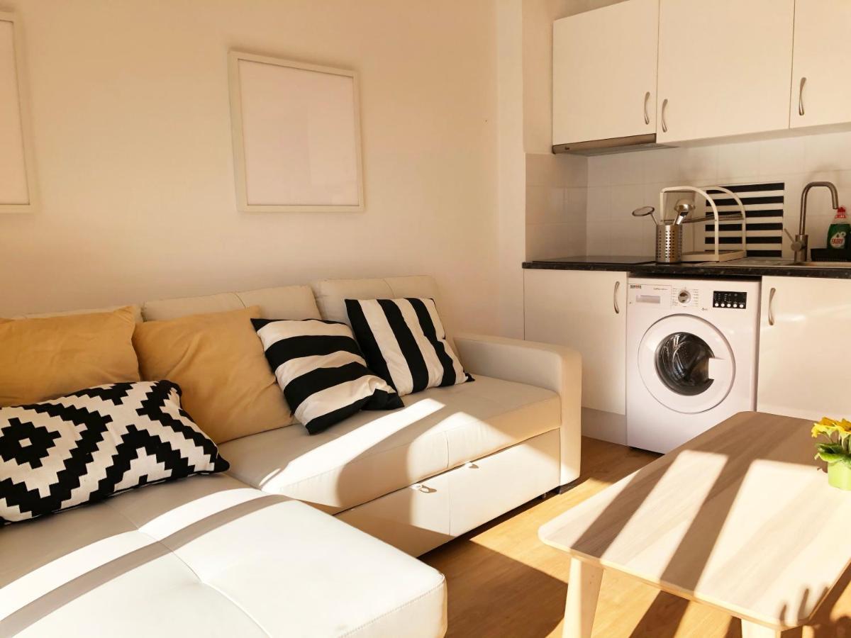 Lovely Seaside Apartment In Front Of Calafell Beach And Cunit Beach เซกูร์ เด กาลาเฟย์ ภายนอก รูปภาพ