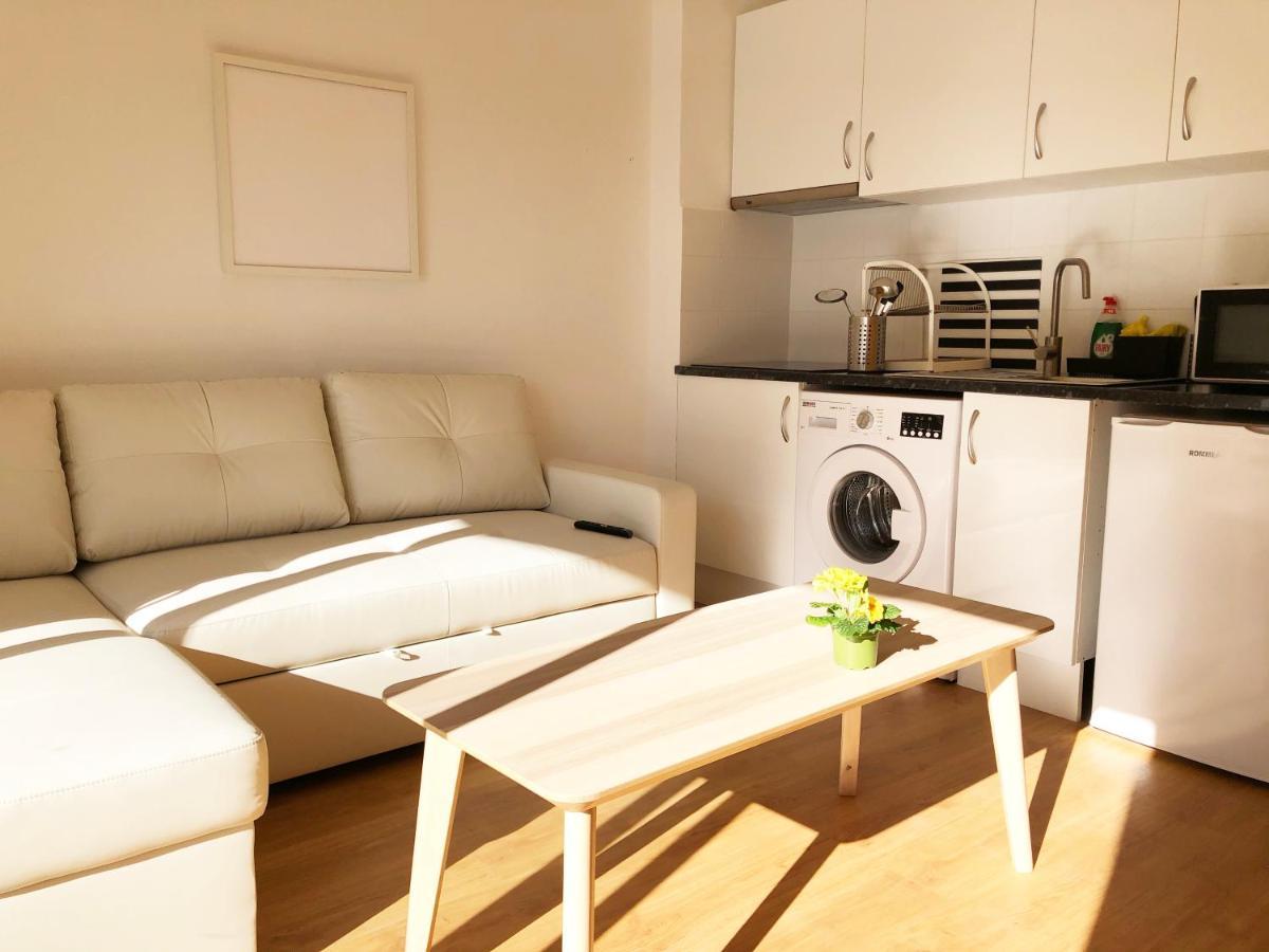 Lovely Seaside Apartment In Front Of Calafell Beach And Cunit Beach เซกูร์ เด กาลาเฟย์ ภายนอก รูปภาพ